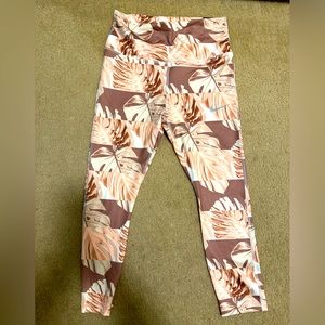 Brand new Nike women leggings in size M